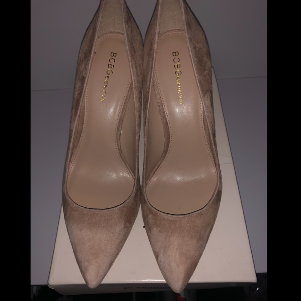 BCBGgeneration SUEDE NUDE HEELS